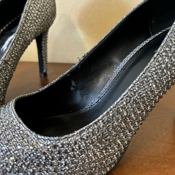 Size 7.5 Michael Kors Silver Alina Flex Crystal Embellishment Pumps, Rhinestone - Picture 16 of 17